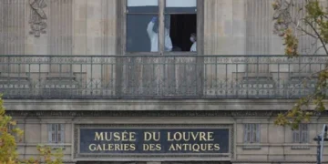 Louvre Dibobol: 4 Menit, 8 Mahkota Hilang, Dunia Seni Tercengang
