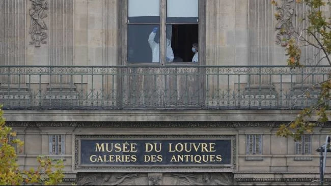 Louvre Dibobol: 4 Menit, 8 Mahkota Hilang, Dunia Seni Tercengang