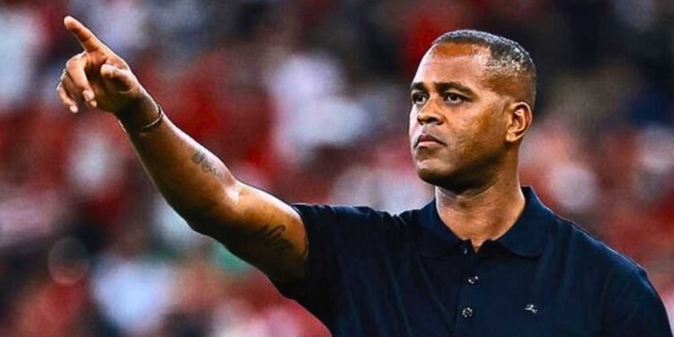 Nasib Kluivert dan Cermin Buram Sepak Bola Kita