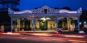 Kraton dan Negara: Antara Simbol Budaya dan Bayangan Kekuasaan