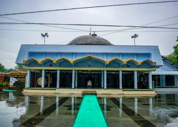 Dari Langgar ke Layar: Ketika Pesantren Diuji oleh Tayangan Satir