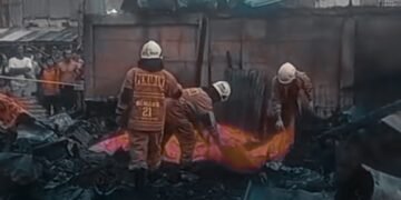 Empat Tewas dalam Kebakaran Pademangan: Warga Panik, Api Melahap di Tengah Gang Sempit