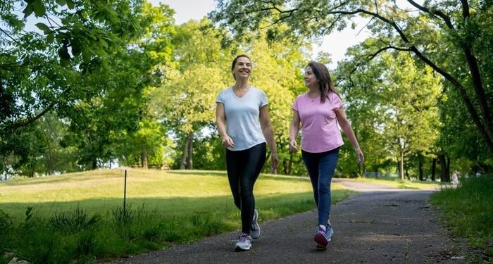 Japanese Walking: Jalan Kaki Rasa Kardio, Efeknya Bikin Jogging Kalah Start