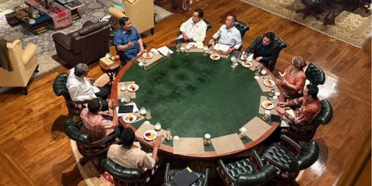 Prabowo–Ketua MPR Ngobrol di Hambalang: Isyarat Soliditas Kekuasaan?”