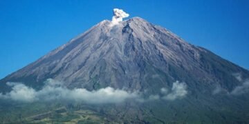 Setelah Merapi, Semeru Ikut Merintih: Erupsi Delapan Kali Mengoyak Jawa