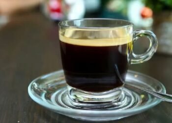 Kopi Bikin Radang Tenggorokan? Masa Sih… atau Kita yang Nggak Mau Ngaku?