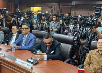 DPR Dapat Skors, Rakyat Dapat Tontonan Gratis