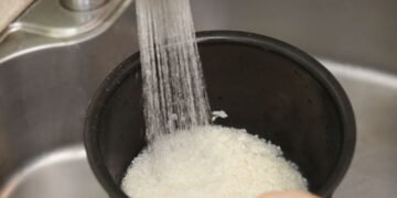 Jangan Cuci Beras di Panci Rice Cooker: Kebiasaan Kecil yang Diam-Diam Bikin Hidupmu Ribet