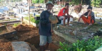 Mang Jai, Tukang Gali Kubur yang Mengabdikan Hidup Tanpa Upah