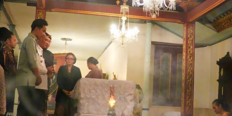 Wapres Gibran Melayat ke Keraton Surakarta