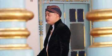 Darah Biru, Langit Baru: Ketika Penerus Keraton Tumbuh di Zaman Digital