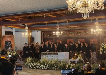 Sultan Jogja Melayat: Dua Dinasti Bertemu di Tengah Duka Mataram