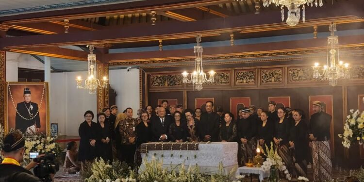 Sultan Jogja Melayat: Dua Dinasti Bertemu di Tengah Duka Mataram