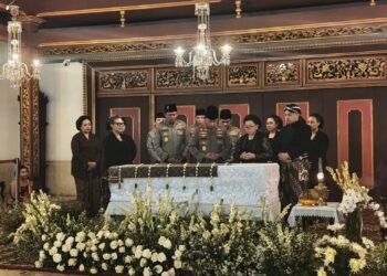 Kapolri Melayat Raja Solo: Hormat Terakhir untuk Sang Penjaga Tradisi