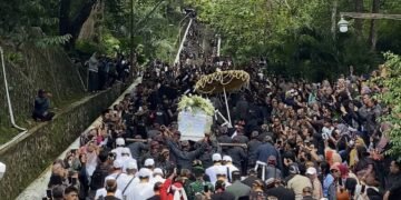 Jenazah PB XIII Tiba di Imogiri: Tangis, Doa, dan Sejarah yang Ikut Dimakamkan