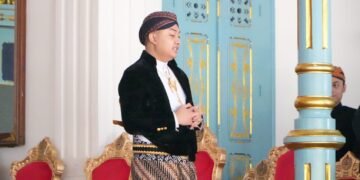 Lintas Generasi di Atas Singgasana: Saat Darah Muda Menjaga Warisan Tua