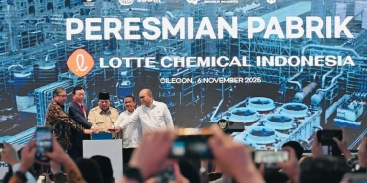 Prabowo Buka Pabrik Lotte: Plastik Lokal, Janjinya Global.