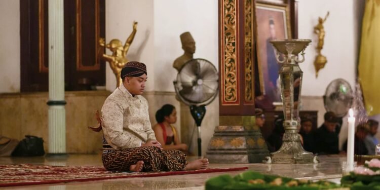 Hamangkunegoro: Antara Darah Biru dan Zaman Baru