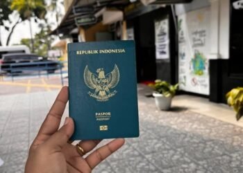 Paspor RI Naik Level: Kini Bisa Nyala di Bawah Sinar UV, Bukan Cuma Gaya Tapi Juga Aman!
