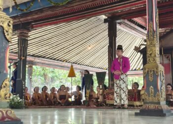 Upacara Jumenengan Dalem: Pakoe Boewono XIV Resmi Naik Takhta Keraton Kasunanan Surakarta