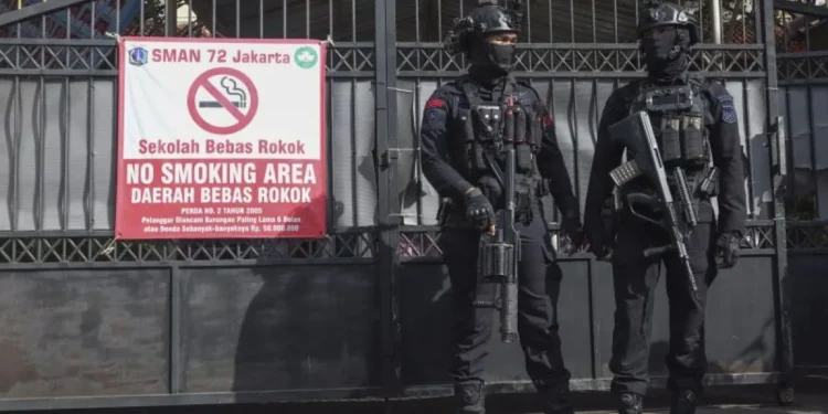 Ledakan, Layar, dan Luka yang Tak Terlihat