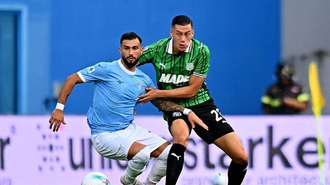 Jay Idzes, Tembok Hidup Sassuolo yang Nggak Pernah Lelah