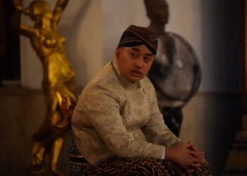 Jejak Kecil Sang Raja: Masa Kanak-kanak Pakoe Boewono XIV di Balik Tembok Keraton