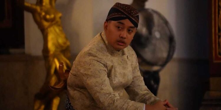 Jejak Kecil Sang Raja: Masa Kanak-kanak Pakoe Boewono XIV di Balik Tembok Keraton