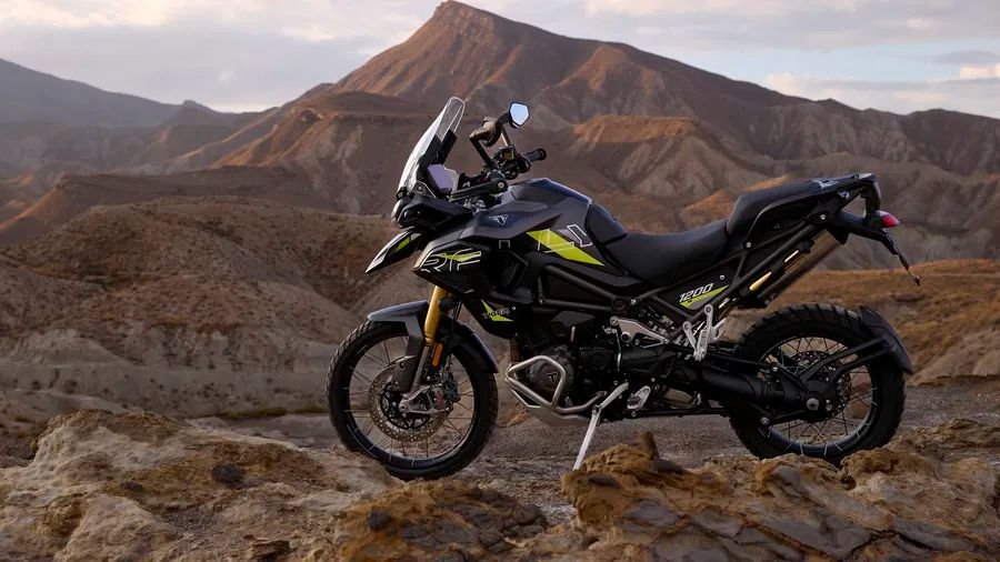 TRIUMPH TIGER ALPINE & DESERT: Petualang Rasa Premium