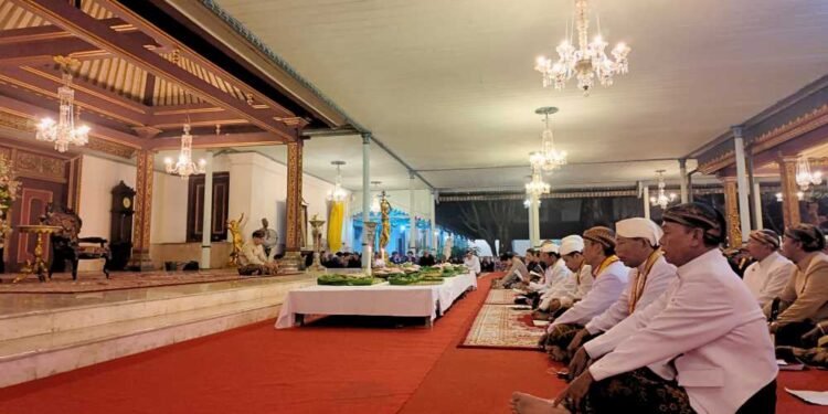 Penuh Khidmat Kraton Surakarta Gelar Wilujengan 7 Hari Mangkatnya Pakoe Boewono XIII