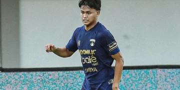 Hokky Caraka tampil penuh determinasi bersama Persita Tangerang dalam laga Super League 25/26. (Foto: Instagram/@persita.official)