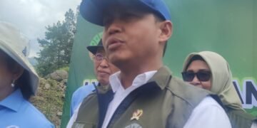 Banjir Sumatera: Jejak Kayu, Air, dan Kekuasaan yang Tersisa