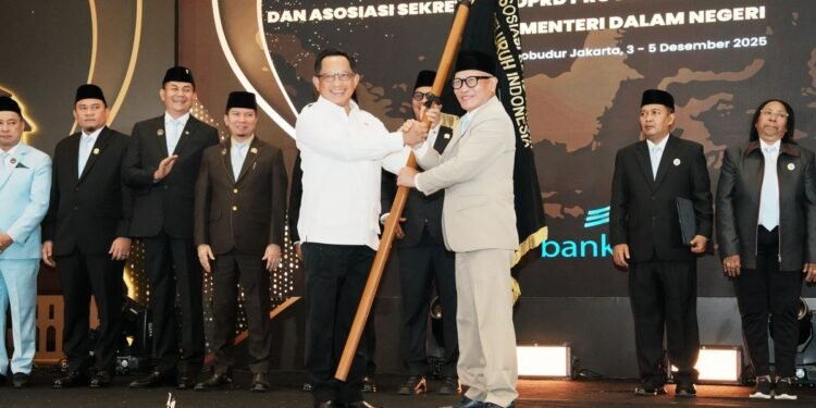 Mendagri Tito Kukuhkan ADPSI-ASDEPSI, Tegaskan Pengawasan DPRD