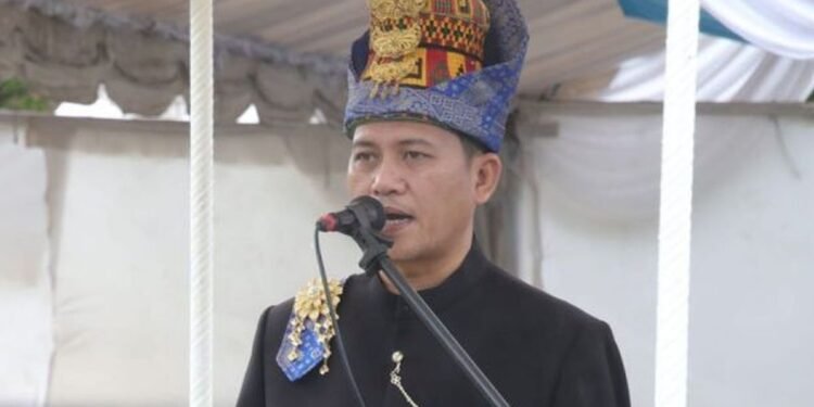 Pergi Umrah Saat Banjir, Bupati Aceh Resmi Disanksi 3 Bulan