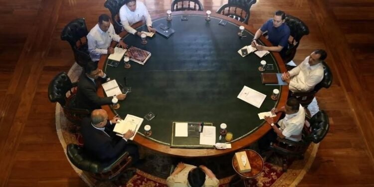 Prabowo Gelar Rapat di Hambalang, Bahas Haji hingga Distribusi BBM