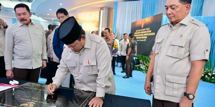 Prasasti, Jaksa, dan Drama Anti Korupsi ala Indonesia