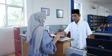 Dari Tukang Kebun ke Dosen: Jalan Panjang Mbah Saring