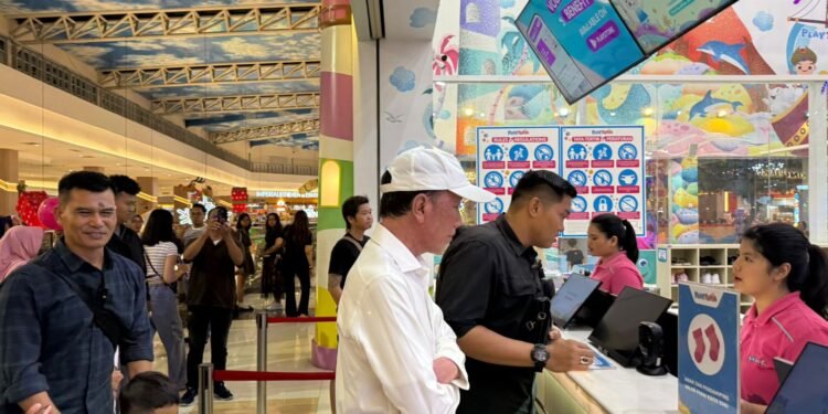 Libur Natal, Jokowi Nikmati Quality Time Bersama Cucu di Pakuwon Mall Solo