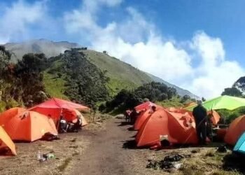 Pendaki Tersambar Petir di Merbabu: Liburan Mendadak Jadi Darurat