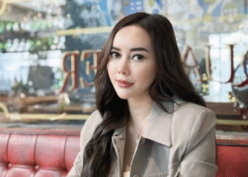 Aura Kasih Bantah Isu Kedekatan dengan Ridwan Kamil