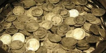 HUJAN, TANAH, KOIN-KOIN MENGAJARKAN KITA MEMBACA WAKTU