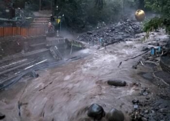 Wisata Guci Tegal Diterjang Banjir Bandang, Kolam Air Panas Hilang