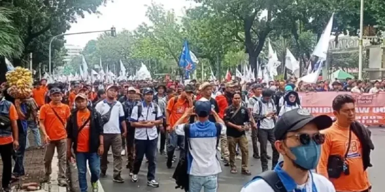 Buruh Jakarta dan Ilusi Angka Kesejahteraan