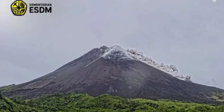 Merapi Kembali Bergejolak, Awan Panas Meluncur hingga 2 Km