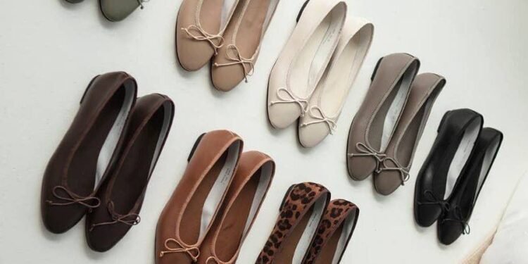Flat Shoes: Sepatu Datar yang Diam-Diam Mengkudeta High Heels