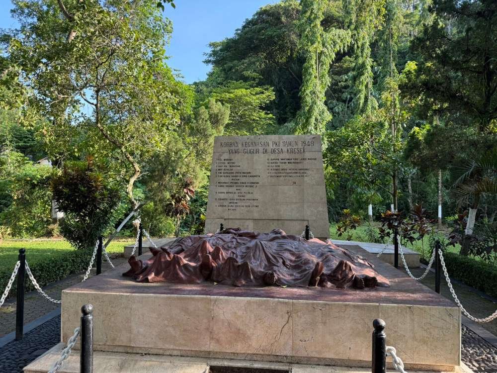 Menatap Balik Sejarah: Monumen Kresek dan Bayang-Bayang PKI 1948