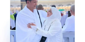 Umrah Saat Banjir: Pemimpin Mencari Pahala, Rakyat Mencari Pertolongan