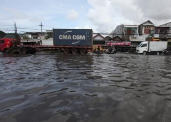 Surabaya Tunda Tanggul Laut Siapa yang Diuntungkan, Siapa Kena Getahnya?