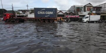 Surabaya Tunda Tanggul Laut Siapa yang Diuntungkan, Siapa Kena Getahnya?