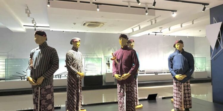 Surjan dan Ingatan yang Tak Mau Padam